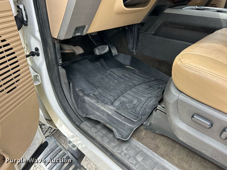 image for item EK2785 2015 Ford F350 Super Duty Lariat Crew Cab pickup truck