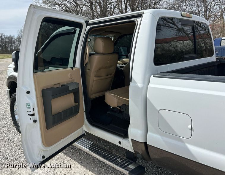 image for item EK2785 2015 Ford F350 Super Duty Lariat Crew Cab pickup truck