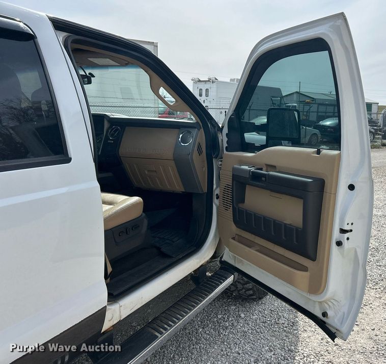 image for item EK2785 2015 Ford F350 Super Duty Lariat Crew Cab pickup truck