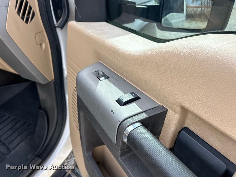 image for item EK2785 2015 Ford F350 Super Duty Lariat Crew Cab pickup truck