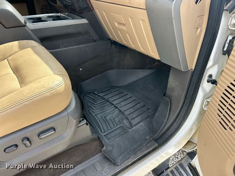 image for item EK2785 2015 Ford F350 Super Duty Lariat Crew Cab pickup truck