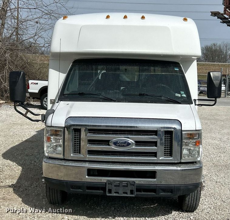 image for item EK2786 2011 Ford E350 Super Duty shuttle bus