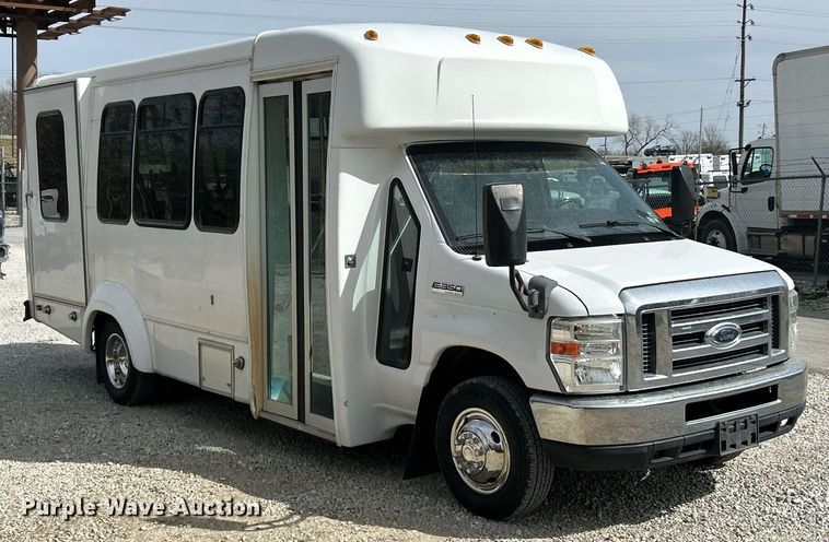 image for item EK2786 2011 Ford E350 Super Duty shuttle bus
