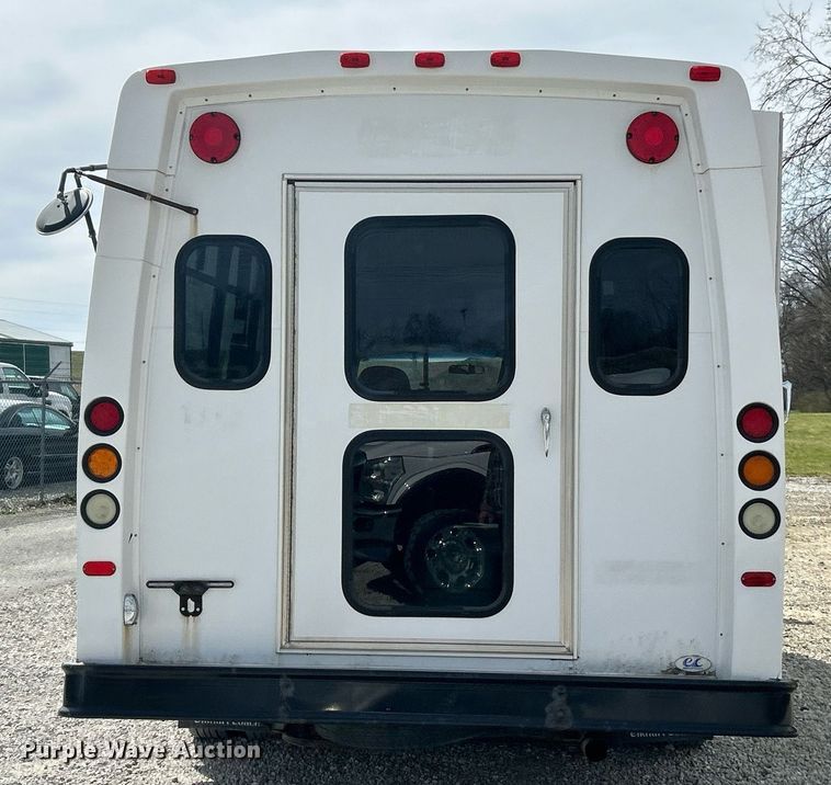 image for item EK2786 2011 Ford E350 Super Duty shuttle bus