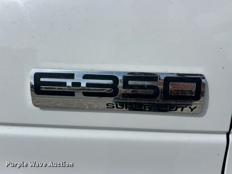 image for item EK2786 2011 Ford E350 Super Duty shuttle bus