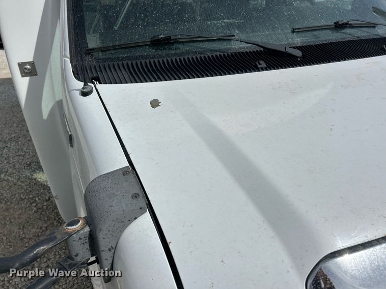 image for item EK2786 2011 Ford E350 Super Duty shuttle bus