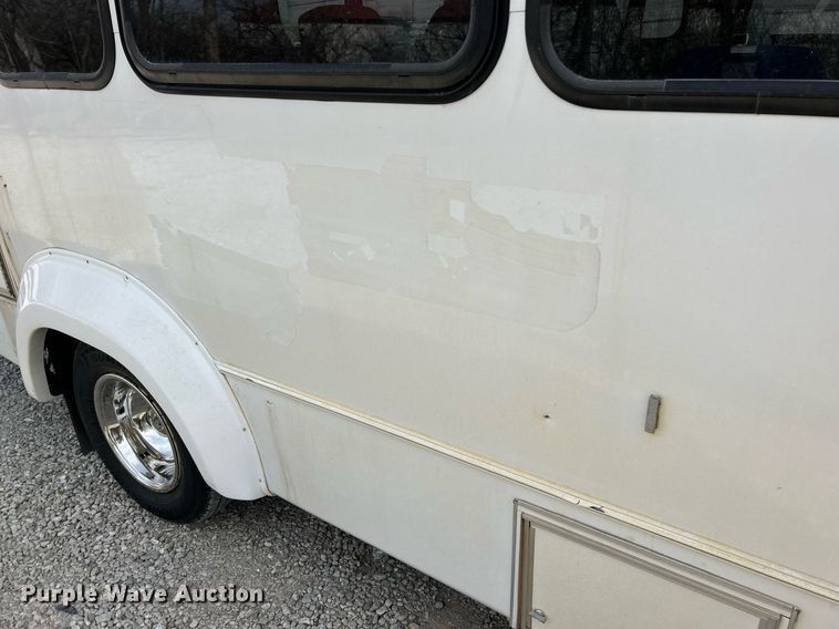 image for item EK2786 2011 Ford E350 Super Duty shuttle bus