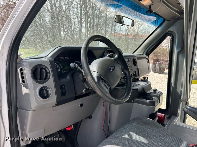 image for item EK2786 2011 Ford E350 Super Duty shuttle bus