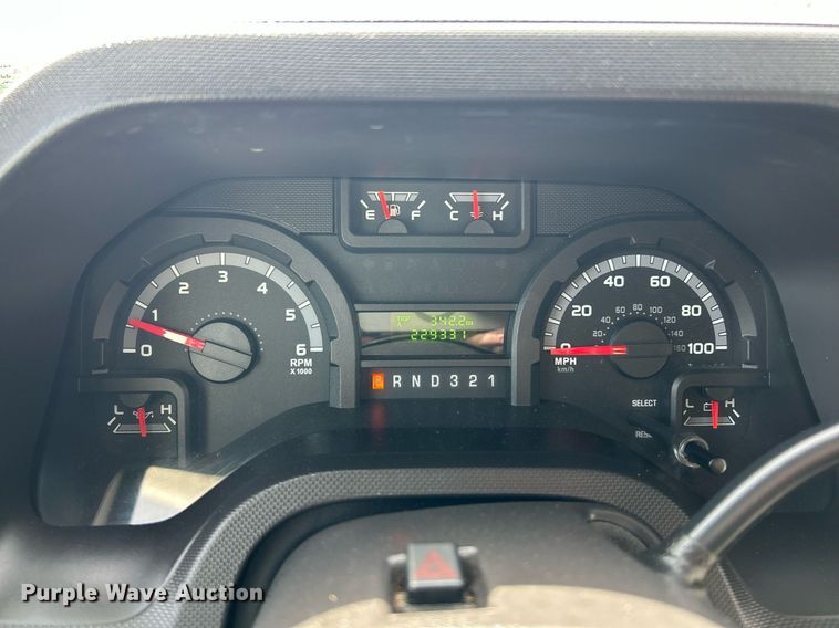 image for item EK2786 2011 Ford E350 Super Duty shuttle bus