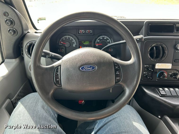 image for item EK2786 2011 Ford E350 Super Duty shuttle bus