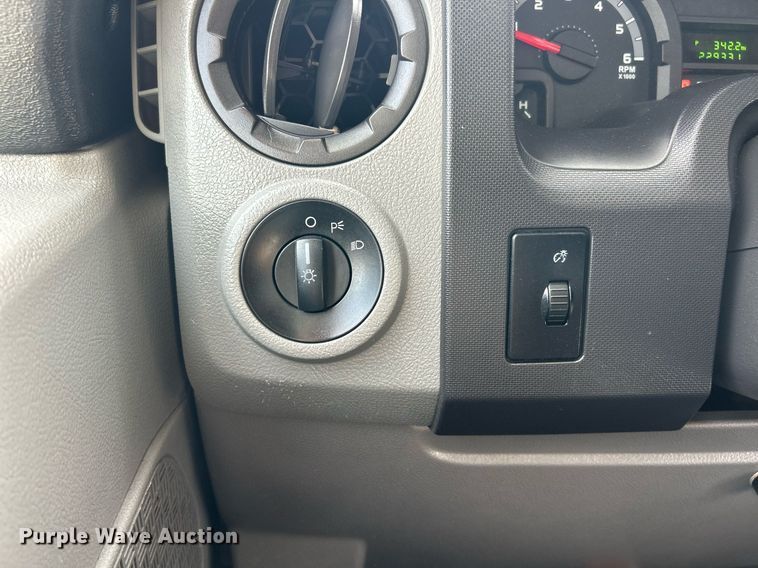 image for item EK2786 2011 Ford E350 Super Duty shuttle bus