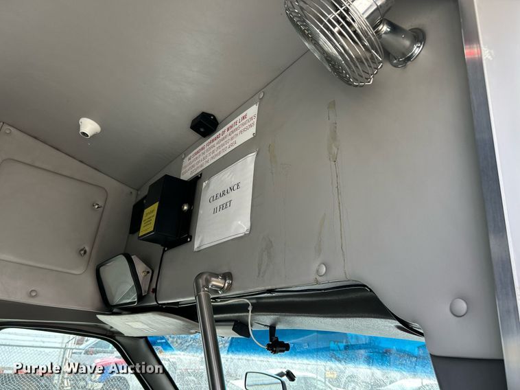 image for item EK2786 2011 Ford E350 Super Duty shuttle bus