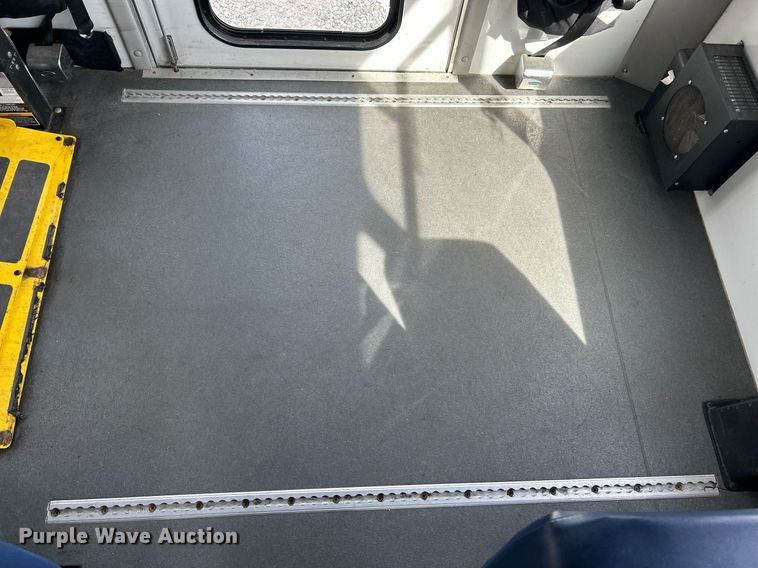 image for item EK2786 2011 Ford E350 Super Duty shuttle bus