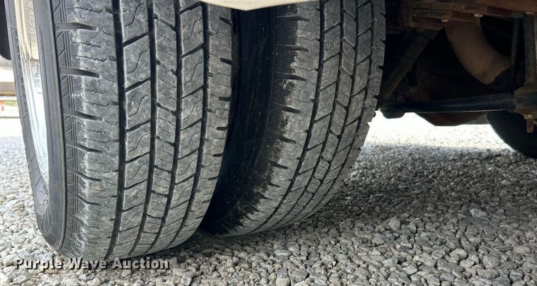 image for item EK2786 2011 Ford E350 Super Duty shuttle bus