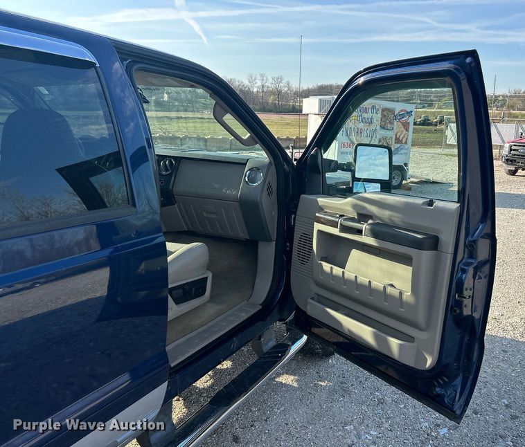 image for item EK2821 2008 Ford F250 Super Duty Lariat Crew Cab pickup truck
