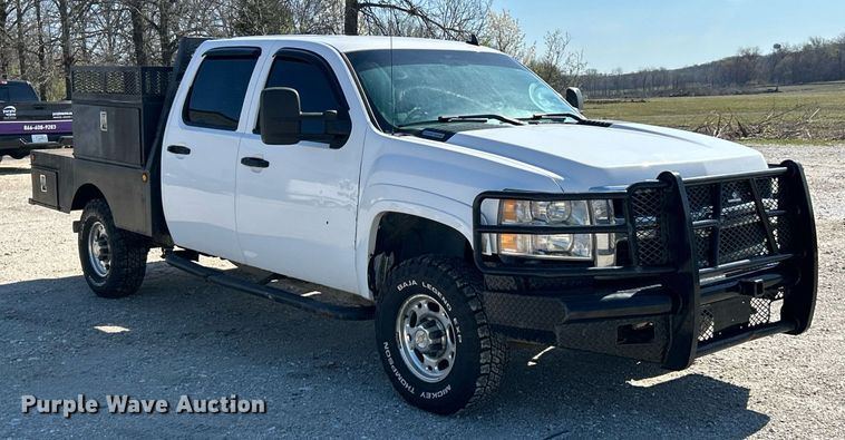 image for item EK2822 2009 Chevrolet Silverado 2500HD Crew Cab flatbed pickup truck