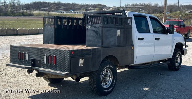image for item EK2822 2009 Chevrolet Silverado 2500HD Crew Cab flatbed pickup truck