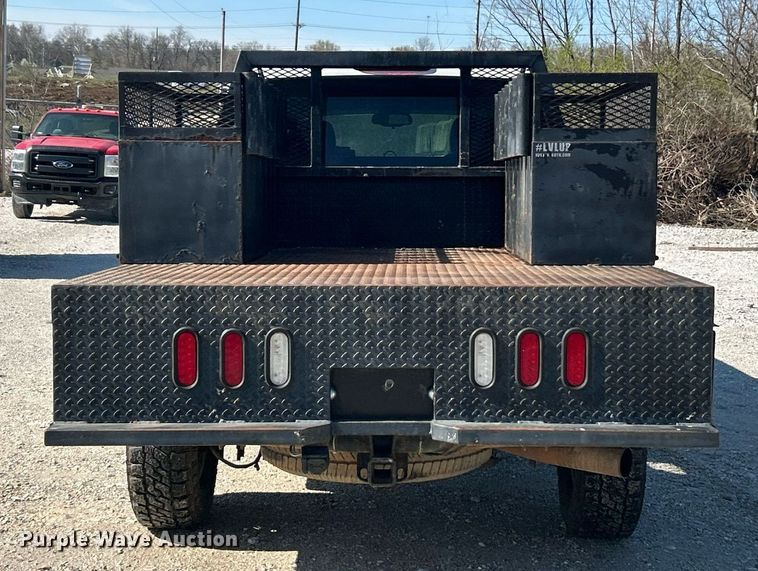 image for item EK2822 2009 Chevrolet Silverado 2500HD Crew Cab flatbed pickup truck