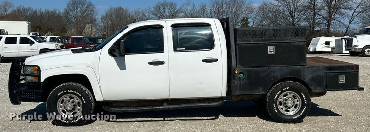 image for item EK2822 2009 Chevrolet Silverado 2500HD Crew Cab flatbed pickup truck