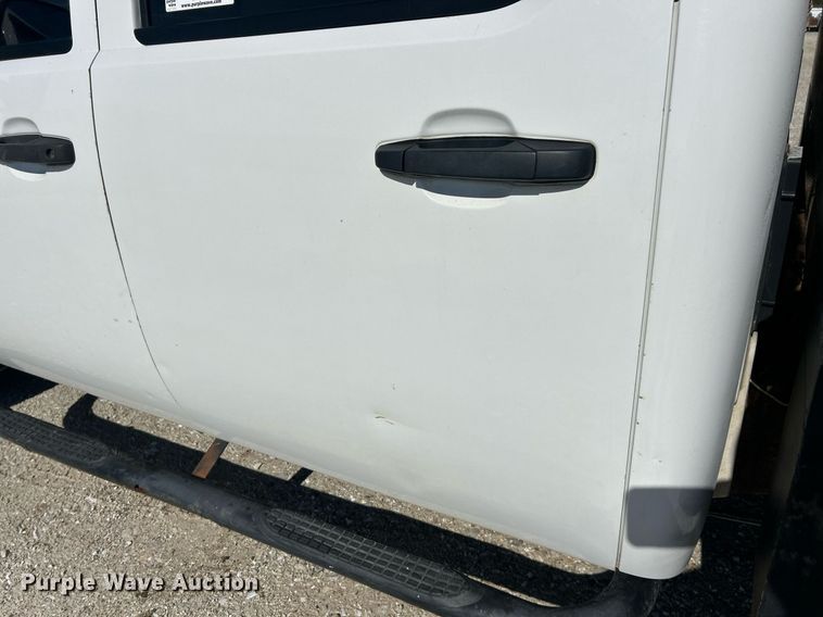 image for item EK2822 2009 Chevrolet Silverado 2500HD Crew Cab flatbed pickup truck