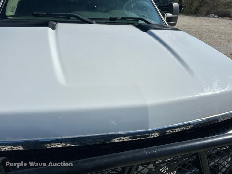 image for item EK2822 2009 Chevrolet Silverado 2500HD Crew Cab flatbed pickup truck