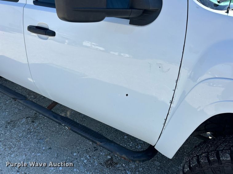 image for item EK2822 2009 Chevrolet Silverado 2500HD Crew Cab flatbed pickup truck