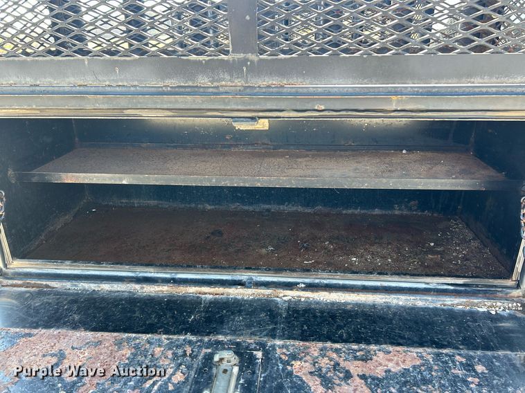 image for item EK2822 2009 Chevrolet Silverado 2500HD Crew Cab flatbed pickup truck