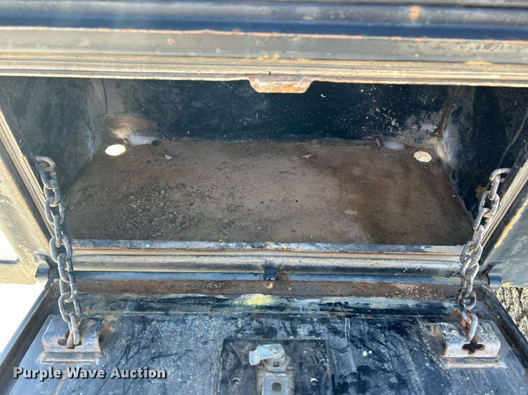 image for item EK2822 2009 Chevrolet Silverado 2500HD Crew Cab flatbed pickup truck