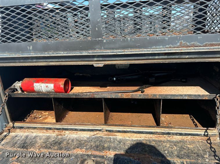 image for item EK2822 2009 Chevrolet Silverado 2500HD Crew Cab flatbed pickup truck