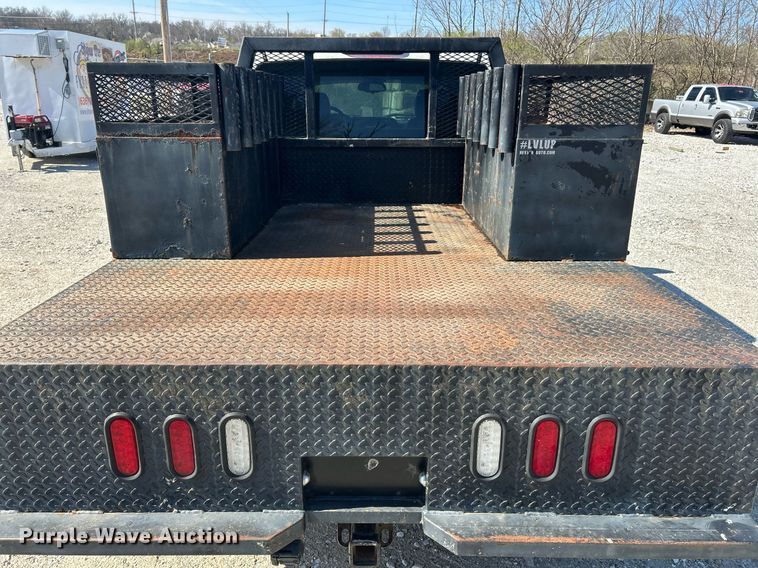 image for item EK2822 2009 Chevrolet Silverado 2500HD Crew Cab flatbed pickup truck