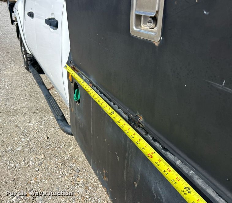 image for item EK2822 2009 Chevrolet Silverado 2500HD Crew Cab flatbed pickup truck