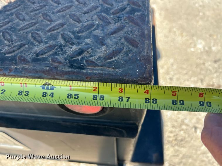 image for item EK2822 2009 Chevrolet Silverado 2500HD Crew Cab flatbed pickup truck