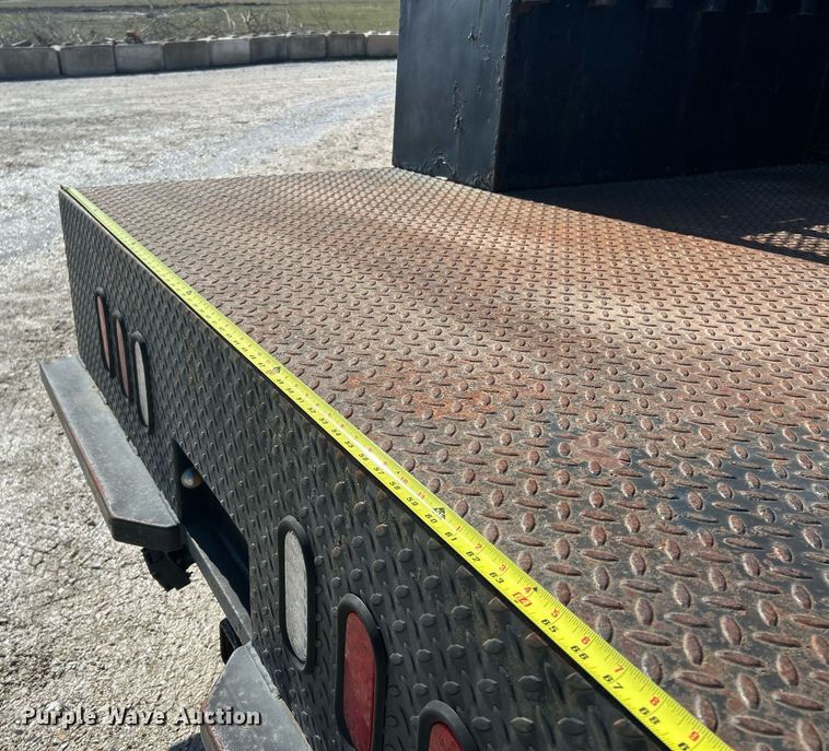 image for item EK2822 2009 Chevrolet Silverado 2500HD Crew Cab flatbed pickup truck