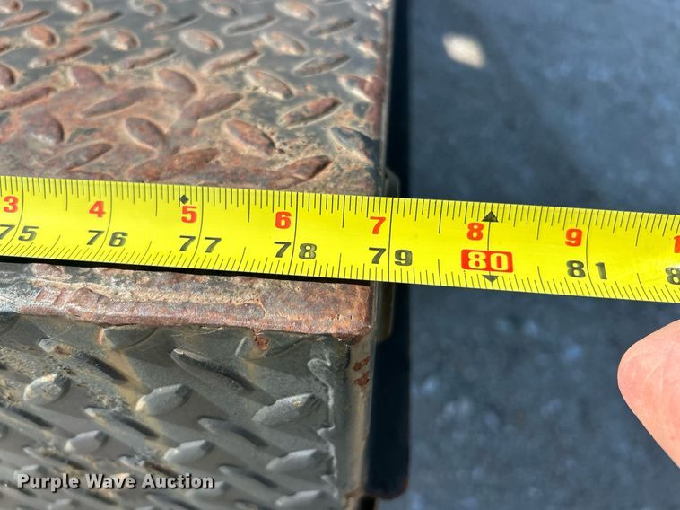 image for item EK2822 2009 Chevrolet Silverado 2500HD Crew Cab flatbed pickup truck