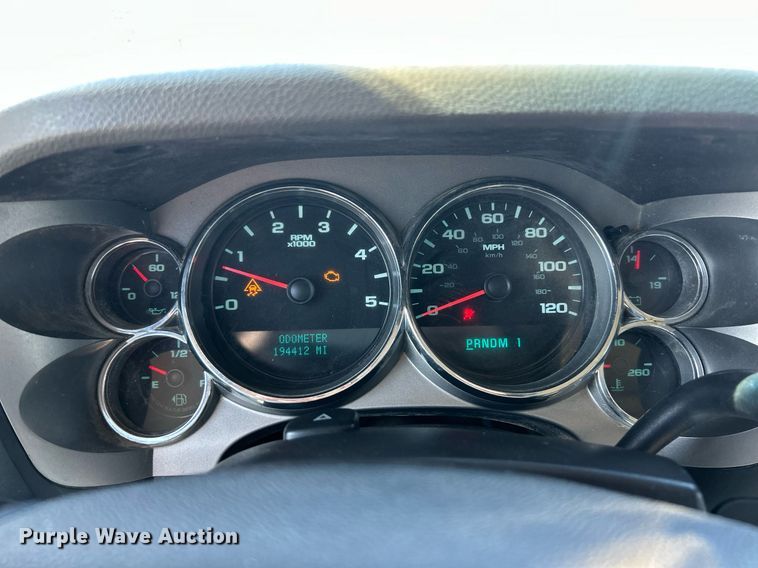 image for item EK2822 2009 Chevrolet Silverado 2500HD Crew Cab flatbed pickup truck