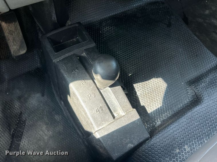 image for item EK2822 2009 Chevrolet Silverado 2500HD Crew Cab flatbed pickup truck