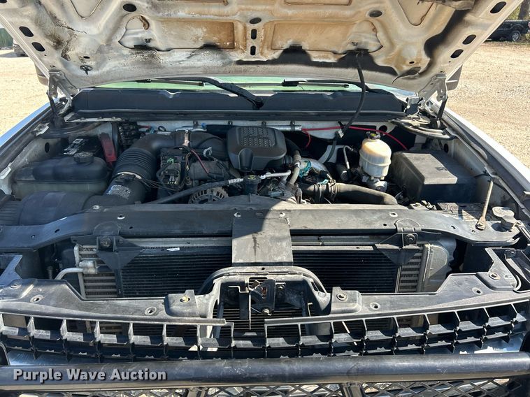 image for item EK2822 2009 Chevrolet Silverado 2500HD Crew Cab flatbed pickup truck