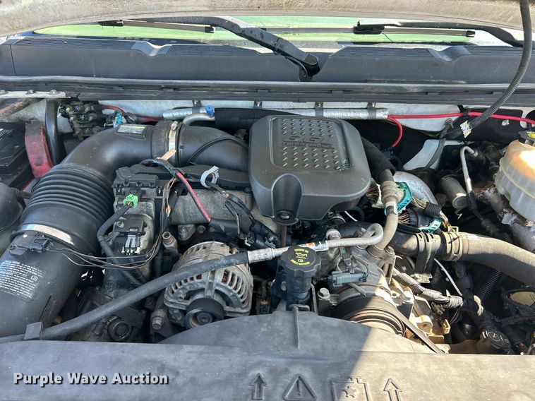 image for item EK2822 2009 Chevrolet Silverado 2500HD Crew Cab flatbed pickup truck