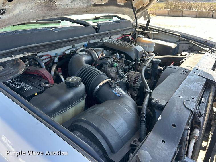 image for item EK2822 2009 Chevrolet Silverado 2500HD Crew Cab flatbed pickup truck