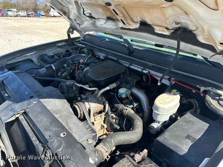 image for item EK2822 2009 Chevrolet Silverado 2500HD Crew Cab flatbed pickup truck