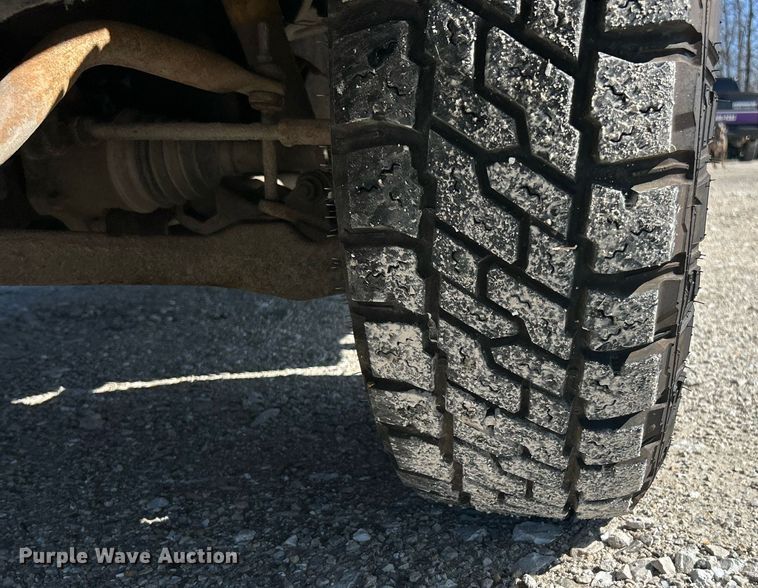 image for item EK2822 2009 Chevrolet Silverado 2500HD Crew Cab flatbed pickup truck