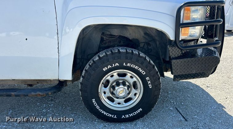 image for item EK2822 2009 Chevrolet Silverado 2500HD Crew Cab flatbed pickup truck