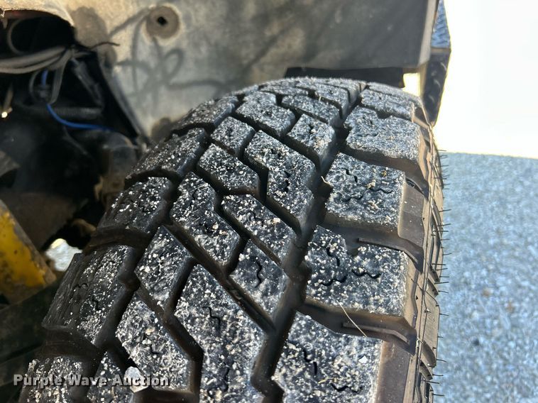 image for item EK2822 2009 Chevrolet Silverado 2500HD Crew Cab flatbed pickup truck