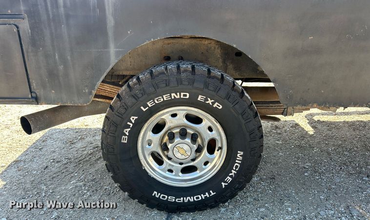 image for item EK2822 2009 Chevrolet Silverado 2500HD Crew Cab flatbed pickup truck