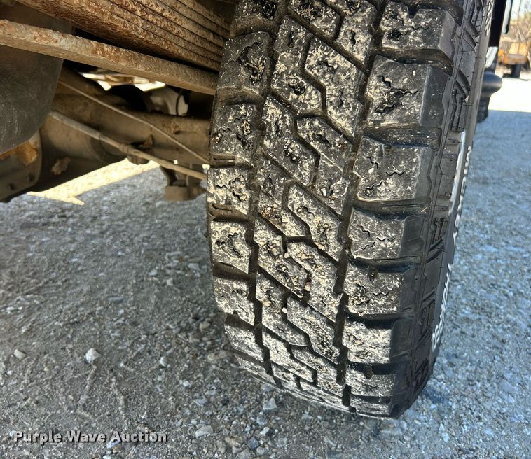 image for item EK2822 2009 Chevrolet Silverado 2500HD Crew Cab flatbed pickup truck