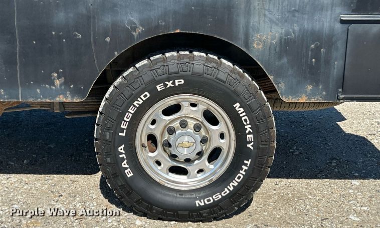 image for item EK2822 2009 Chevrolet Silverado 2500HD Crew Cab flatbed pickup truck