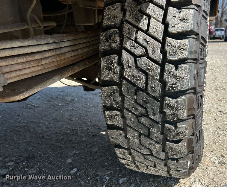 image for item EK2822 2009 Chevrolet Silverado 2500HD Crew Cab flatbed pickup truck