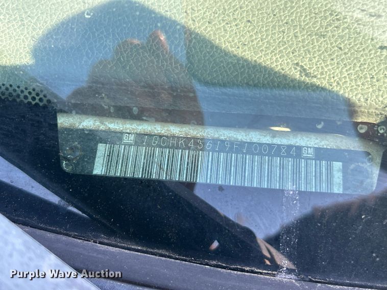 image for item EK2822 2009 Chevrolet Silverado 2500HD Crew Cab flatbed pickup truck