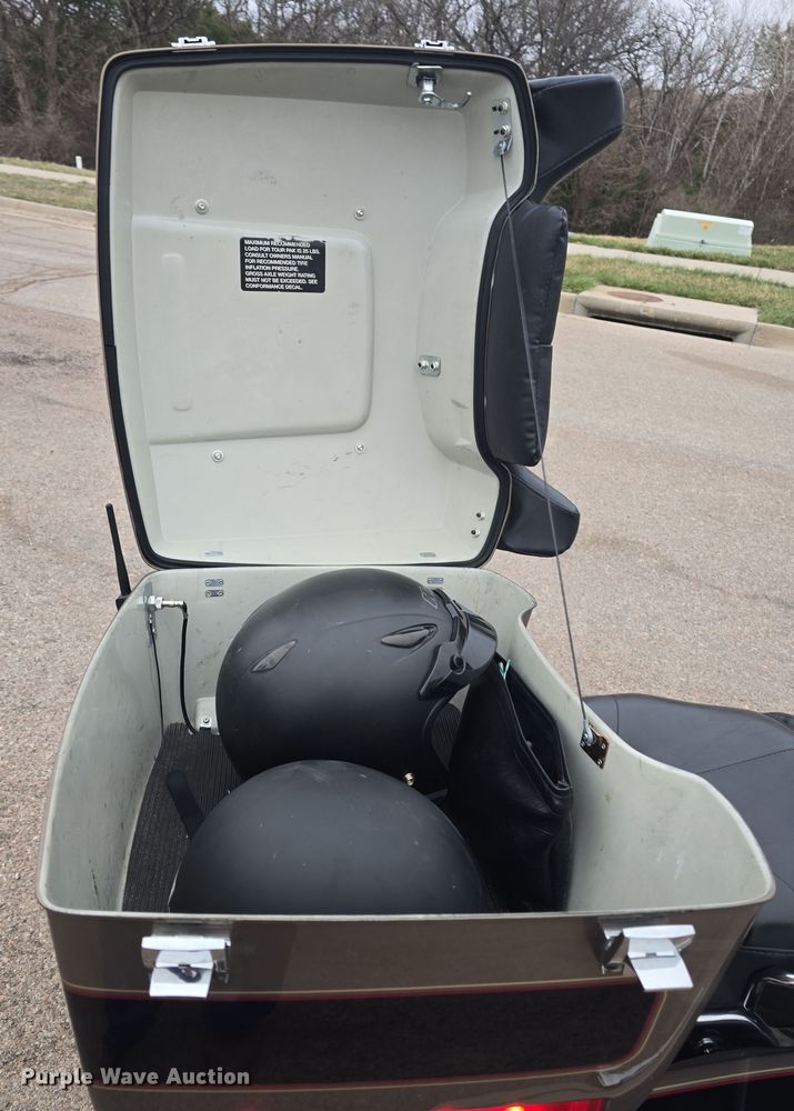 image for item EK5102 2005 Harley Davidson Electra Glide Classic motorcycle