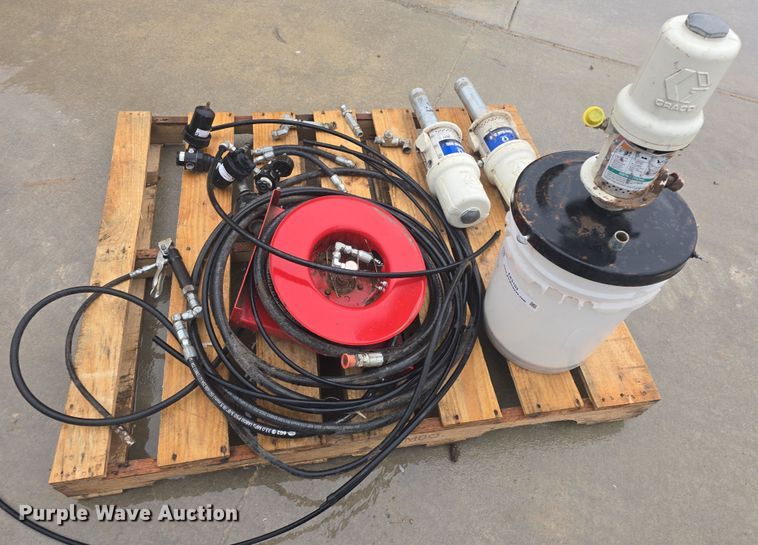 image for item EK5103 (3) Graco Fireball 300 hydraulic oil pumps